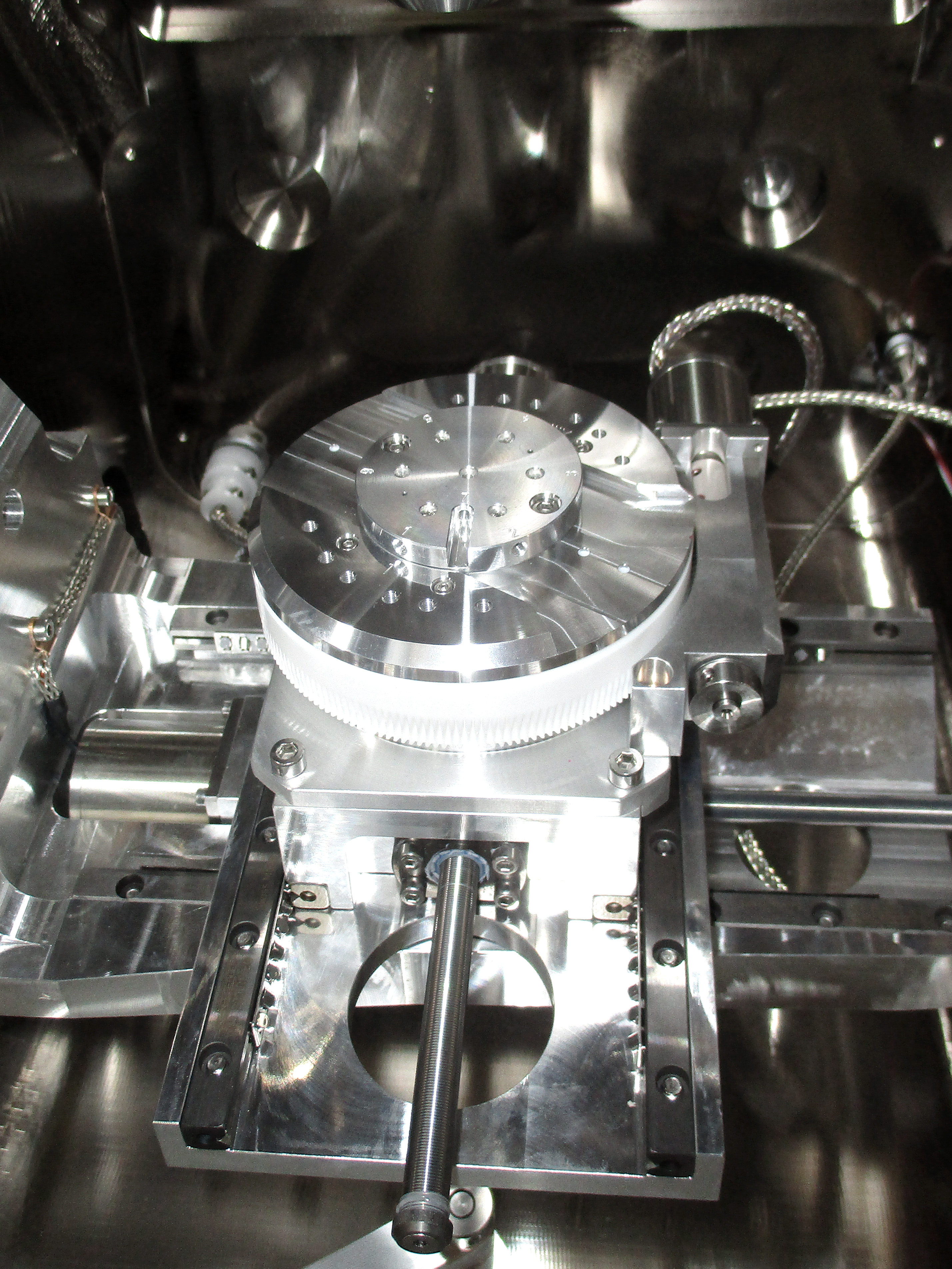 电脑控制的优中心样品台